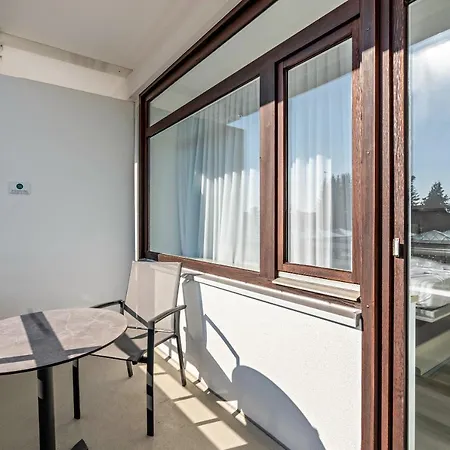 Huber Living Basic 203 Apartment