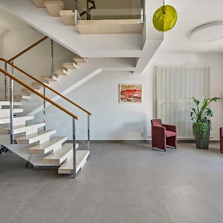 Huber Living Basic 203 Apartment *